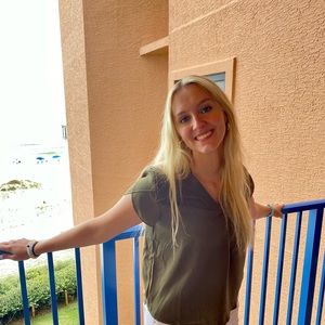 Meet your Posher, Cecilia